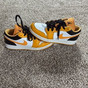 NIKE 2022
Air Jordan 1 Low 'Taxi White